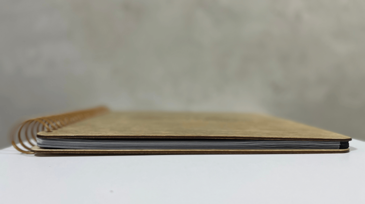 Duży Drewniany Album na zdjęcia 30x30cm sklepleśnakraina.pl.png