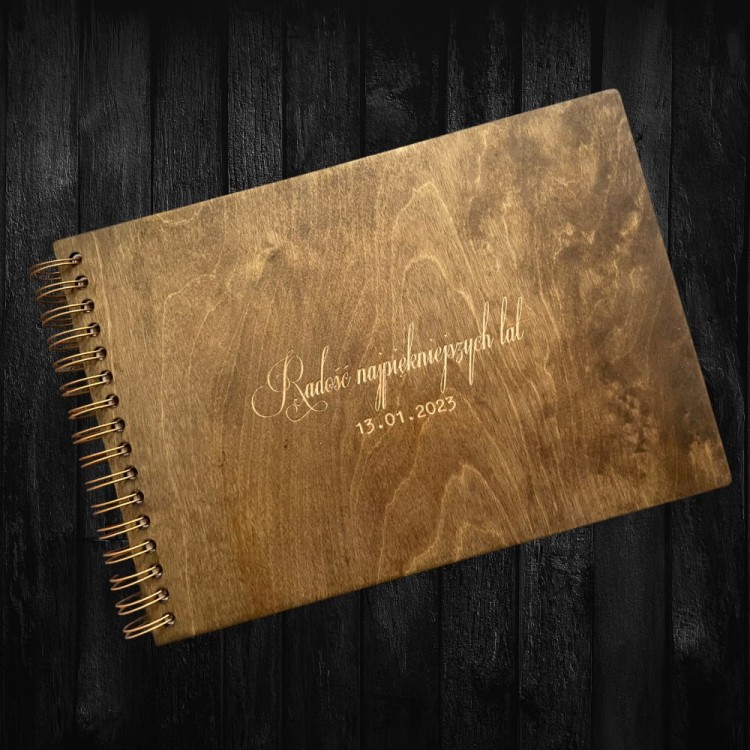 Drewniany album na zdjęcia seria Wehikuł Czasu skleplesnakraina.pl.jpg