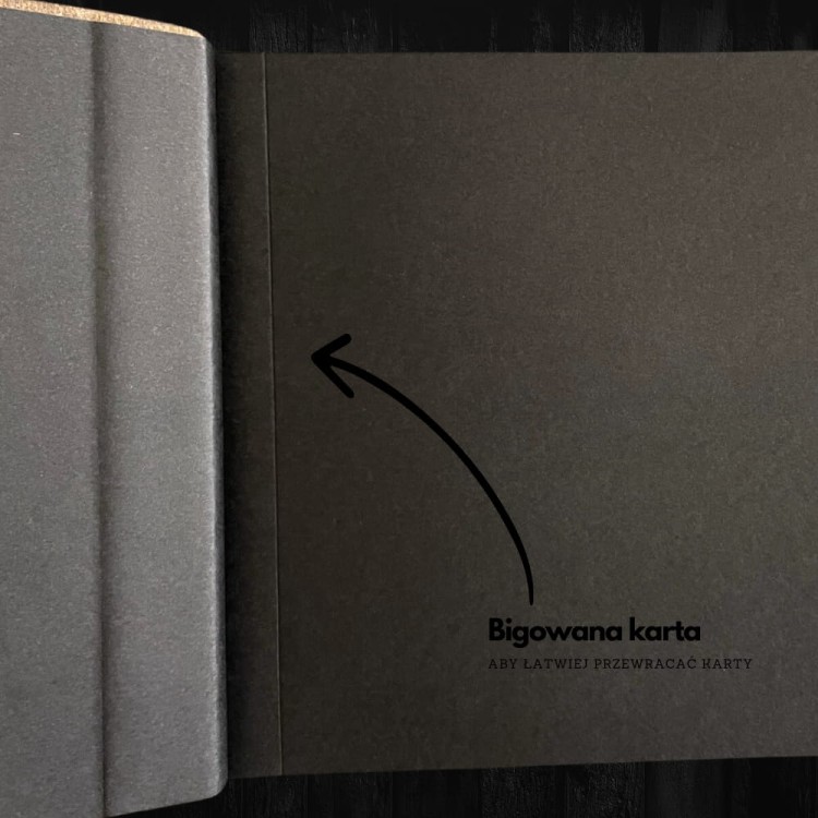 album-drewniany-karta-czarna-detal.jpg
